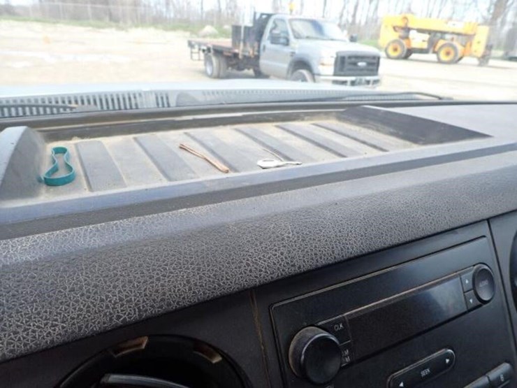 2012-ford-f550-xl-image-23