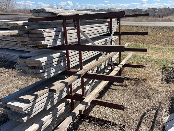 scaffolding-boards-on-rack-image-3