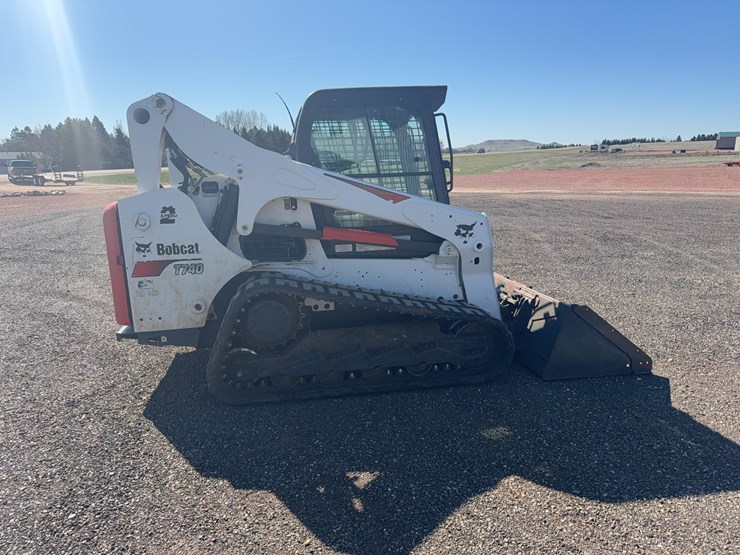 2017-bobcat-t740-image-6
