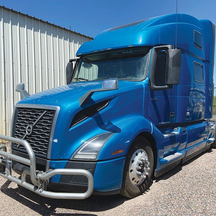 2020 VOLVO VNL860
