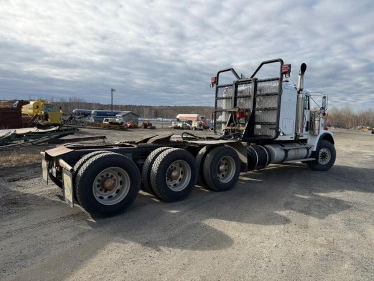 2004-freightliner-fld120-image-9
