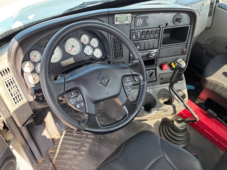 2014-international-prostar-image-9