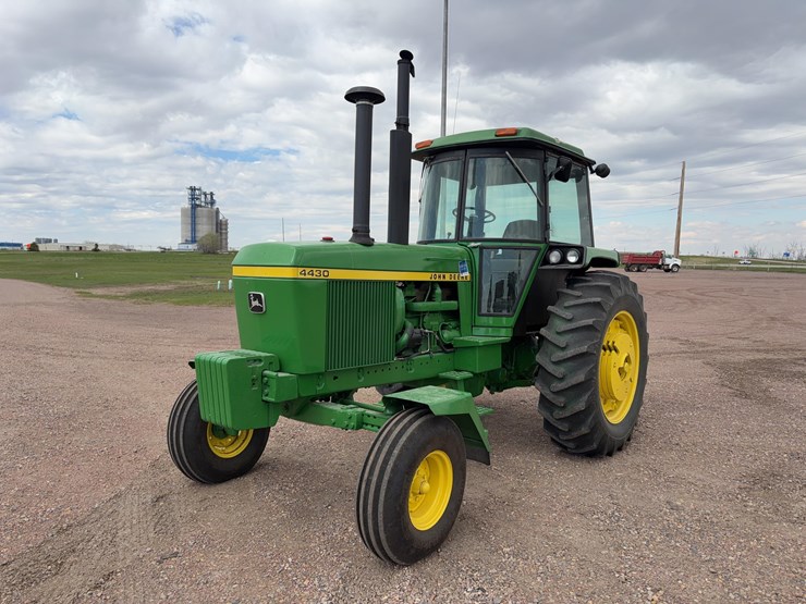 john-deere-4430-image-1