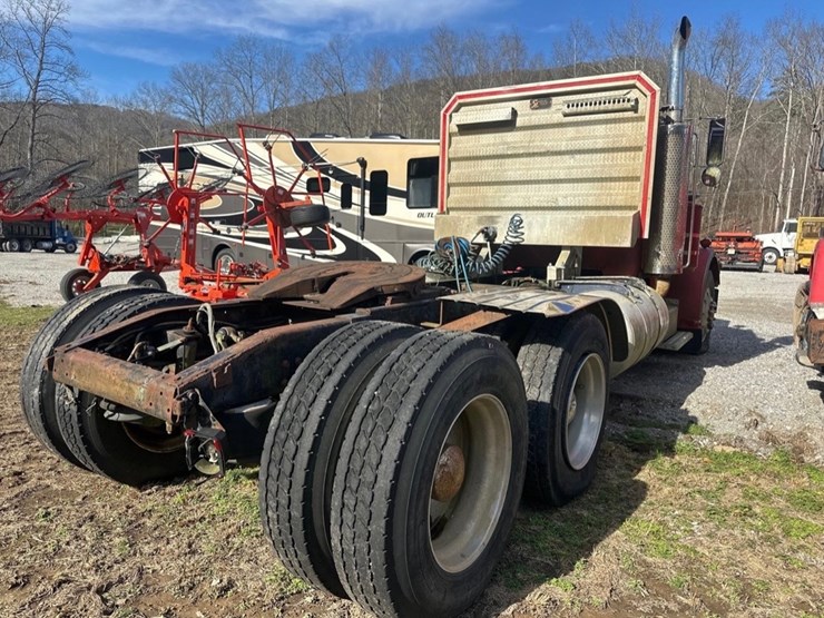 1985-peterbilt-359-image-6