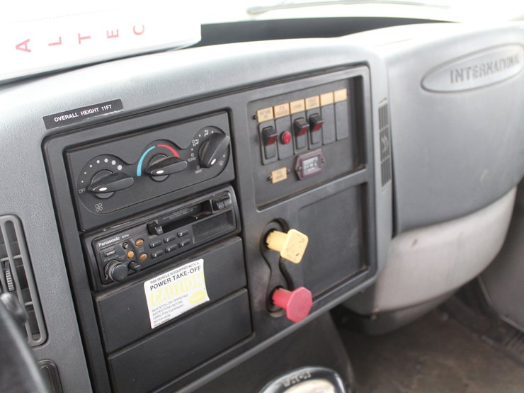 2004-international-durastar-4300-image-15