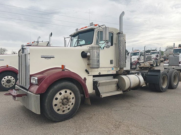 2000-kenworth-w900l-image-1