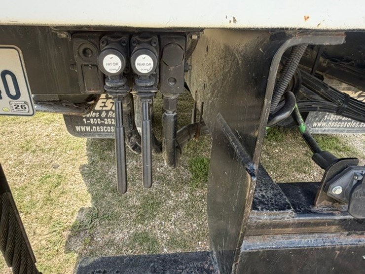 2014-freightliner-m2-106-image-14
