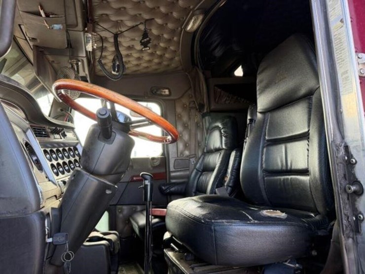 2007-kenworth-w900-image-25