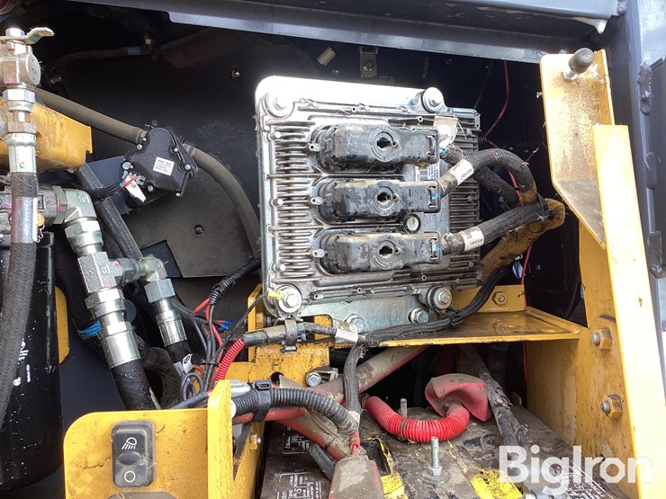 2018-deere-750k-image-14