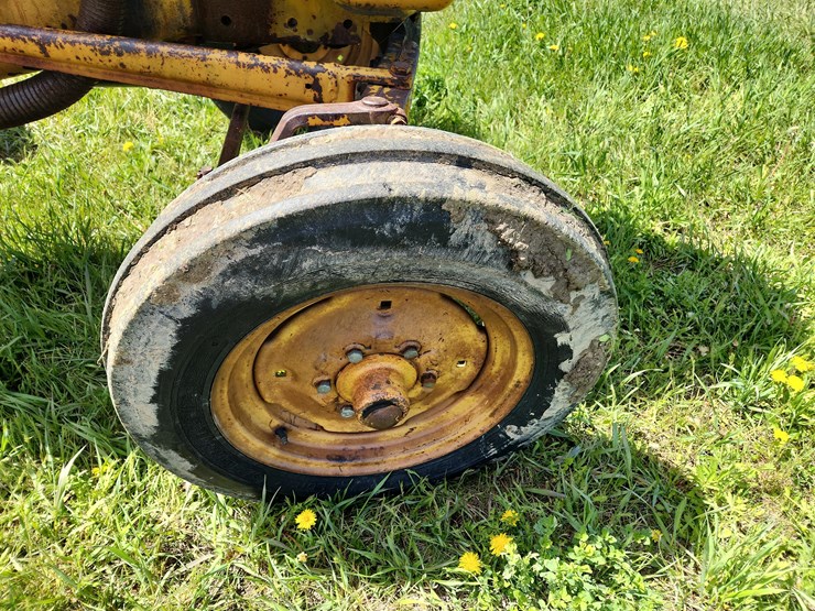 minneapolis-moline-a1p-tractor-image-15