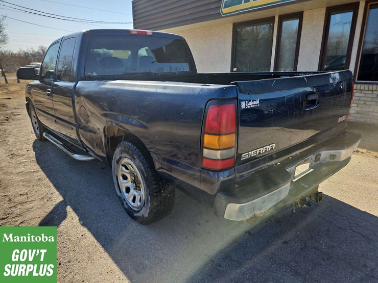 2006-gmc-sierra-1500-image-3