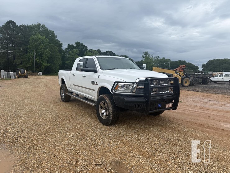 2015-ram-3500-laramie-image-4