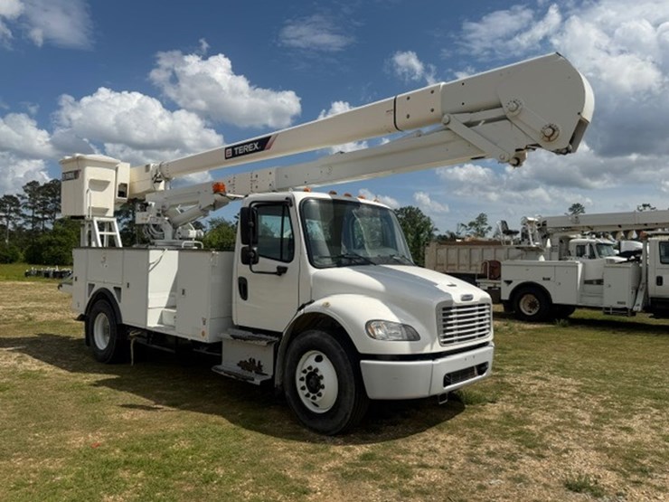 2014-freightliner-m2-106-image-2
