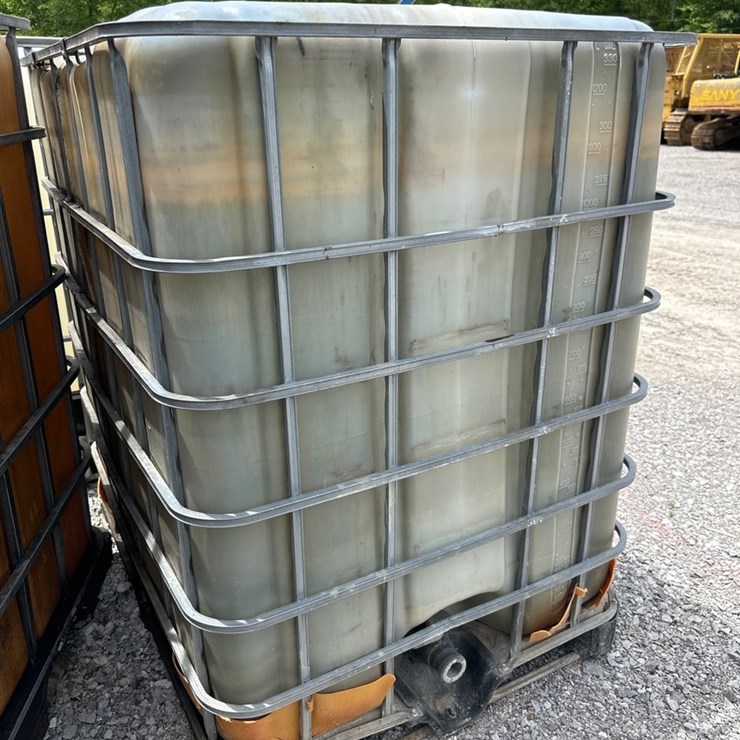 #1614 • 330 Gal Tank