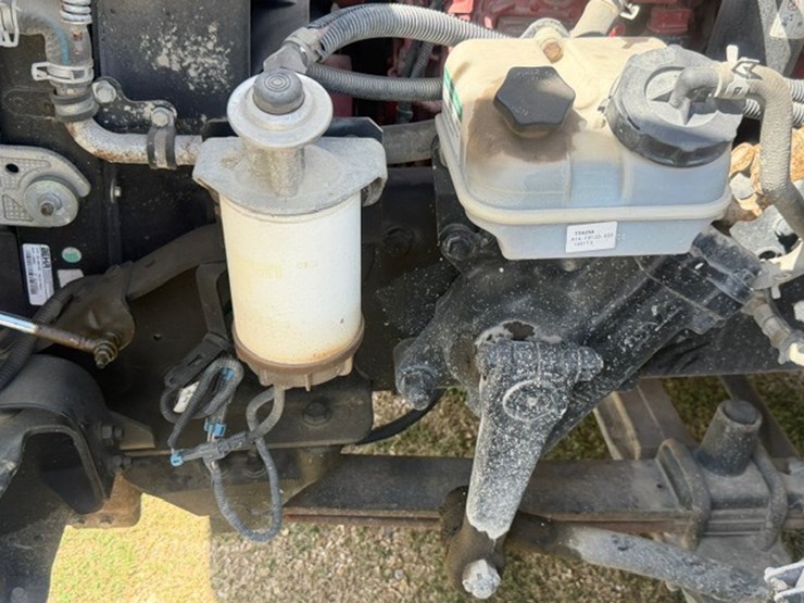 2014-freightliner-m2-106-image-86