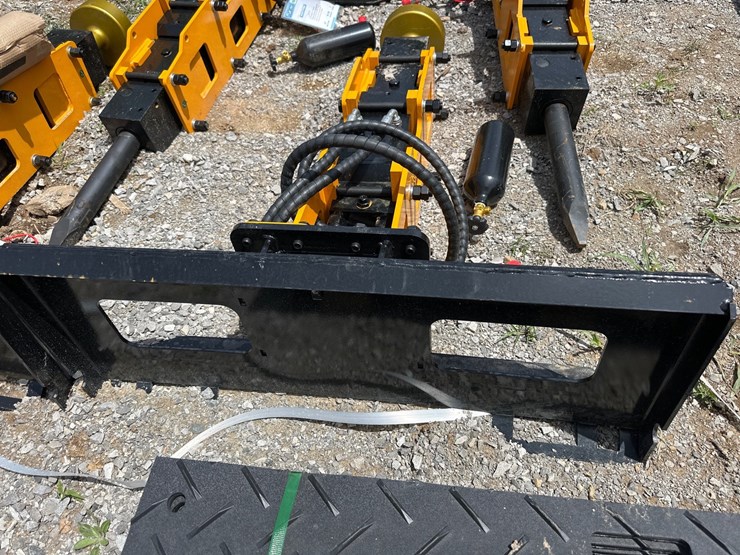 #1603-•-new-quick-attach-pile-hammer-image-3