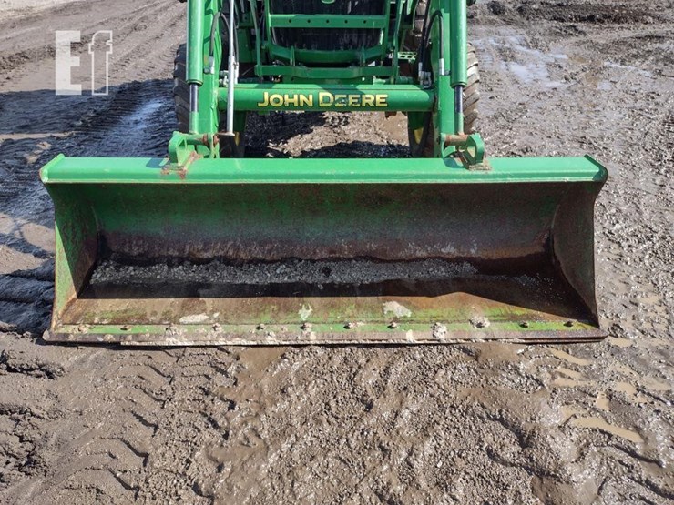 2017-john-deere-4052r-image-16