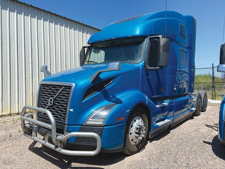 2020-volvo-vnl860-image-1