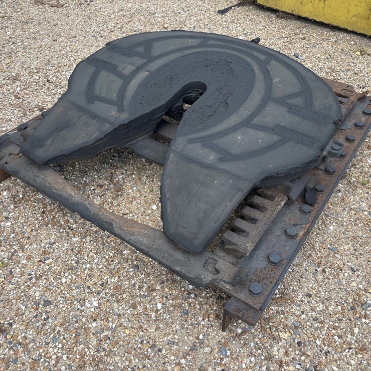 #35765 • 5TH AIR SLIDE FOR TRACTOR TRUCK
