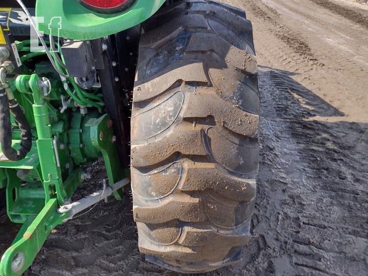 2017-john-deere-4052r-image-22