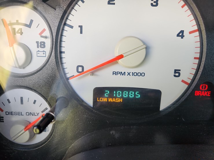 2004-dodge-ram-3500-image-31
