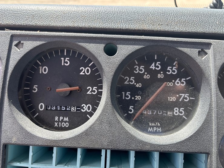 1997-freightliner-fl80-image-13