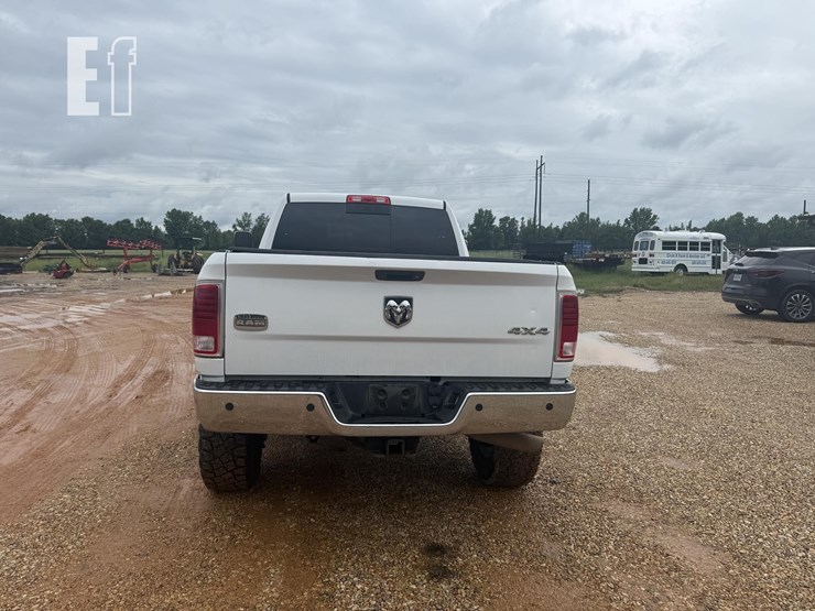 2015-ram-3500-laramie-image-2
