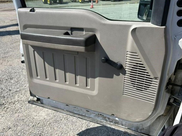 2008-ford-f550-xl-image-19