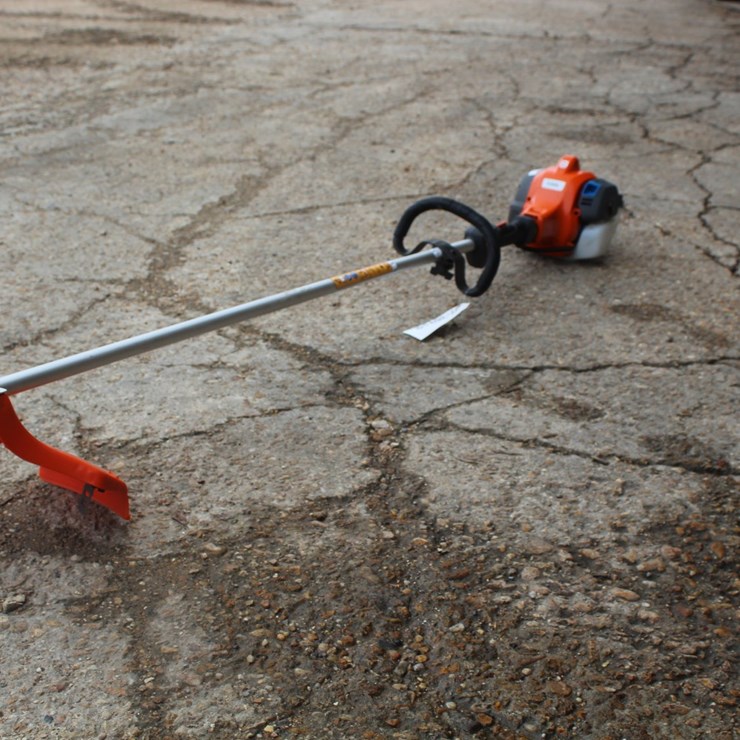 #14 • HUSQVARNA 130L WEED EATER
