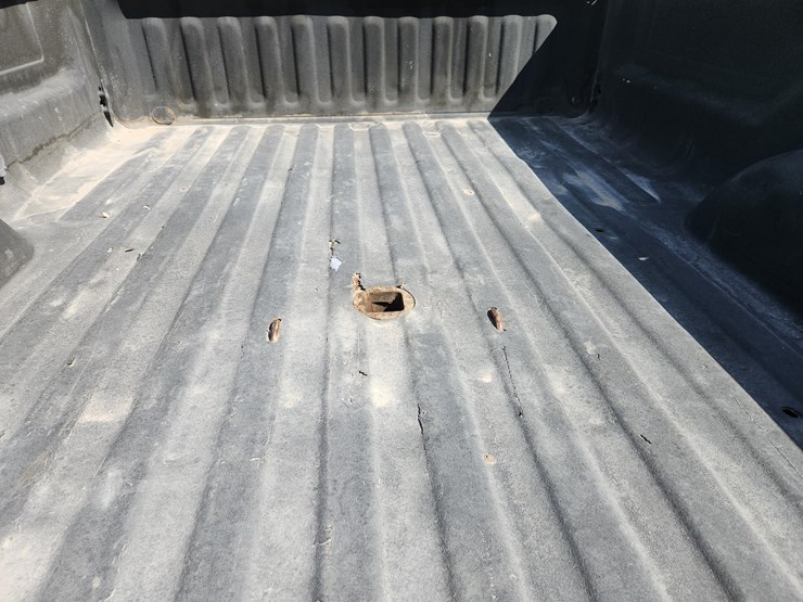 2004-dodge-ram-3500-image-13