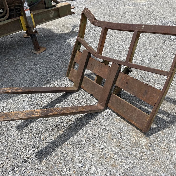 #1613 • Pallet Forks