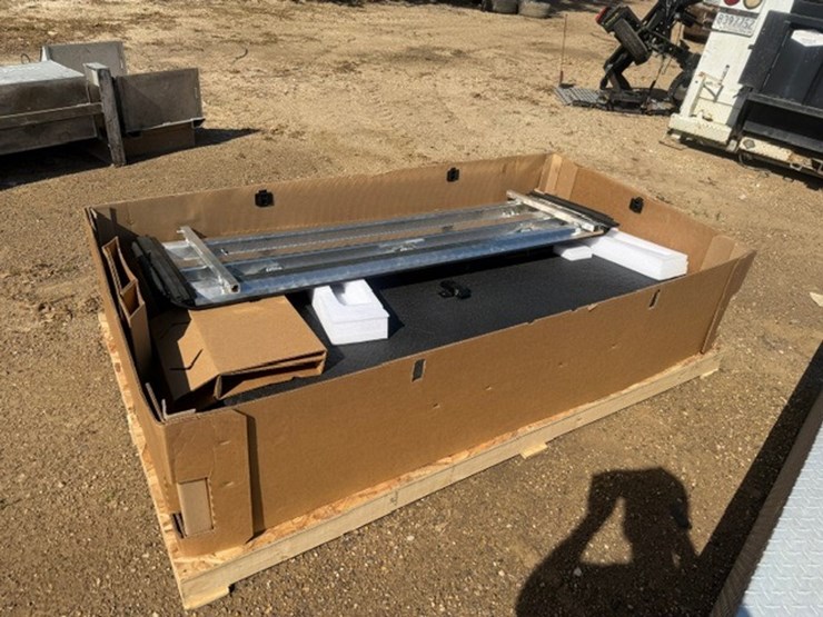 #35847-•-diamond-back-2025-gmc-bed-cover-image-2