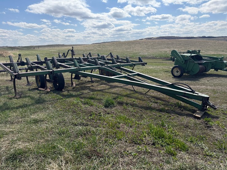john-deere-chisel-plow-image-7