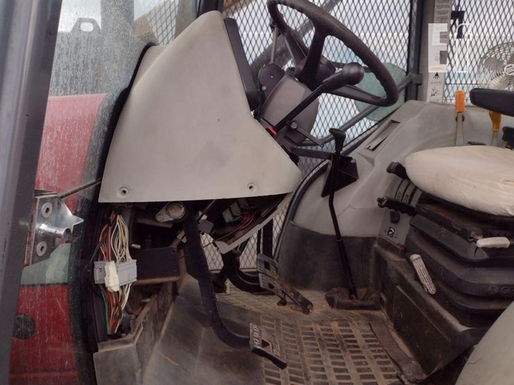 2002-massey-ferguson-4233-image-13