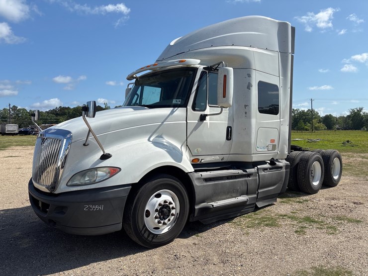2016-international-prostar-image-1