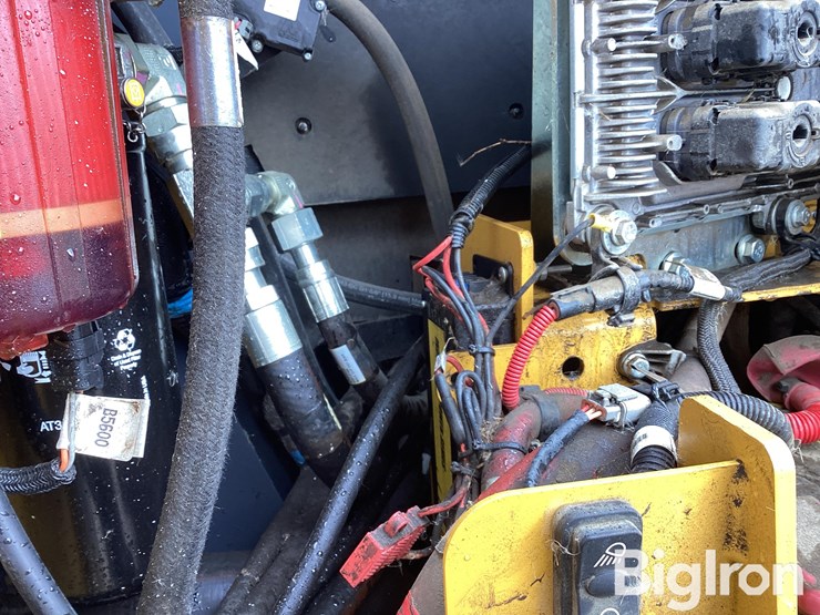 2018-deere-750k-image-17