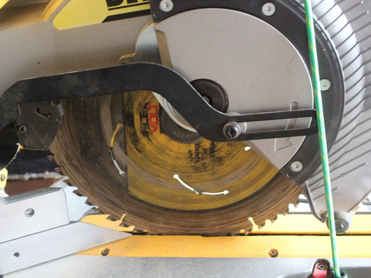 #3404-•-dewalt-12in-cordless-miter-saw-image-3