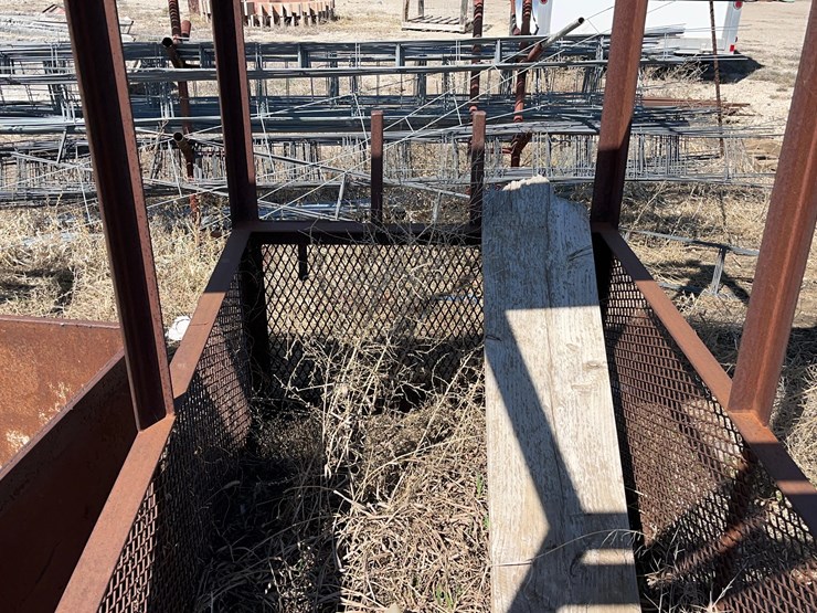 scaffolding-on-carrying-cage-image-3