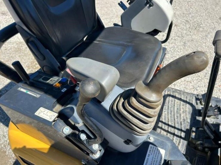 2019-deere-17g-image-10