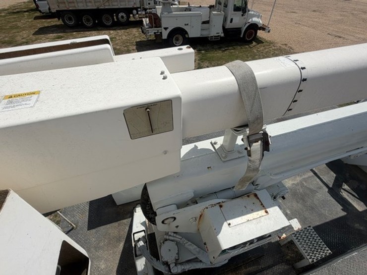 2014-freightliner-m2-106-image-50