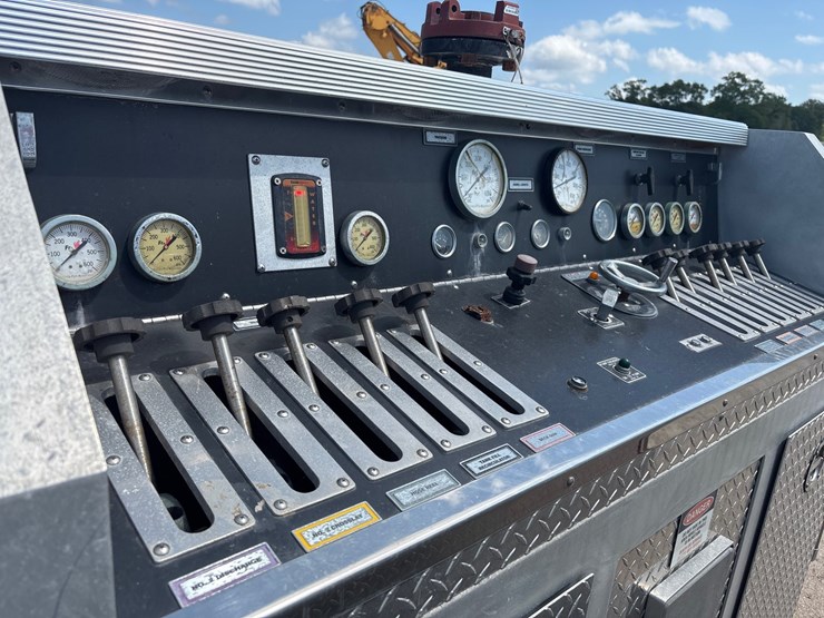 1997-freightliner-fl80-image-7