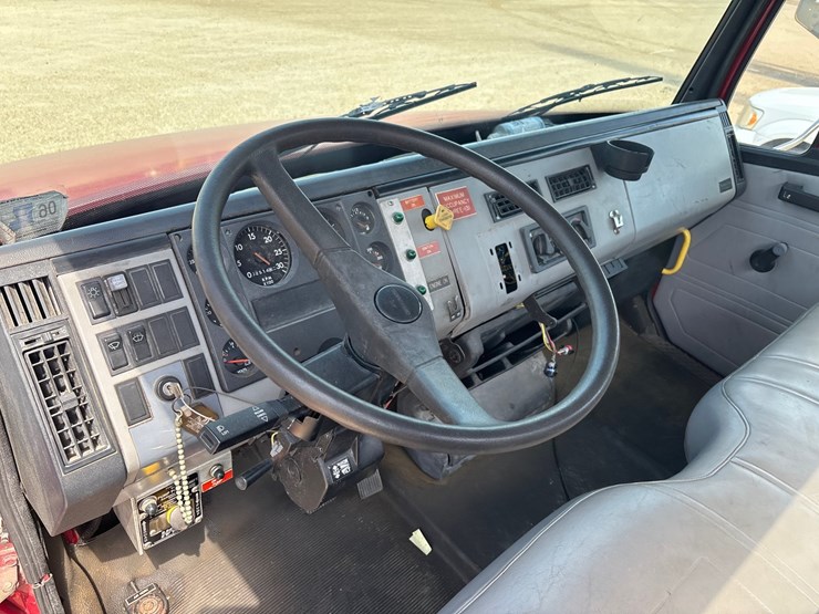 #35838-•-1997-freightliner-fl88-image-10