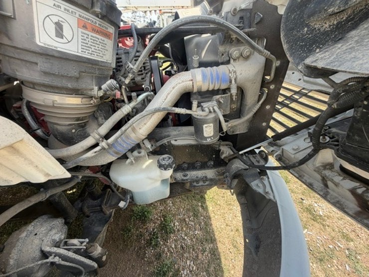 2014-freightliner-m2-106-image-98