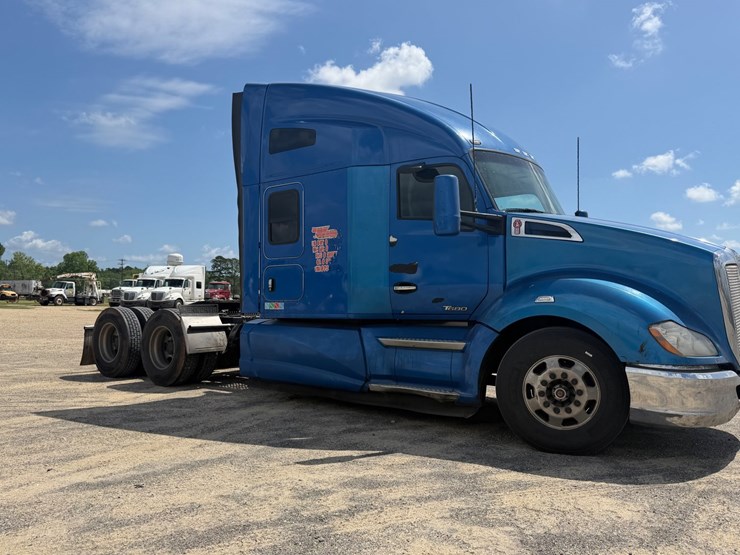 2015-kenworth-t680-image-2