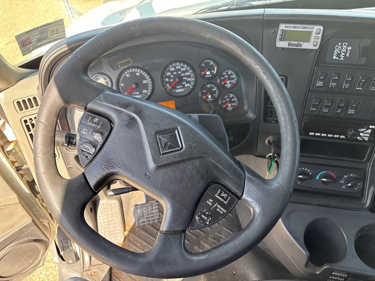 2016-international-prostar-image-12