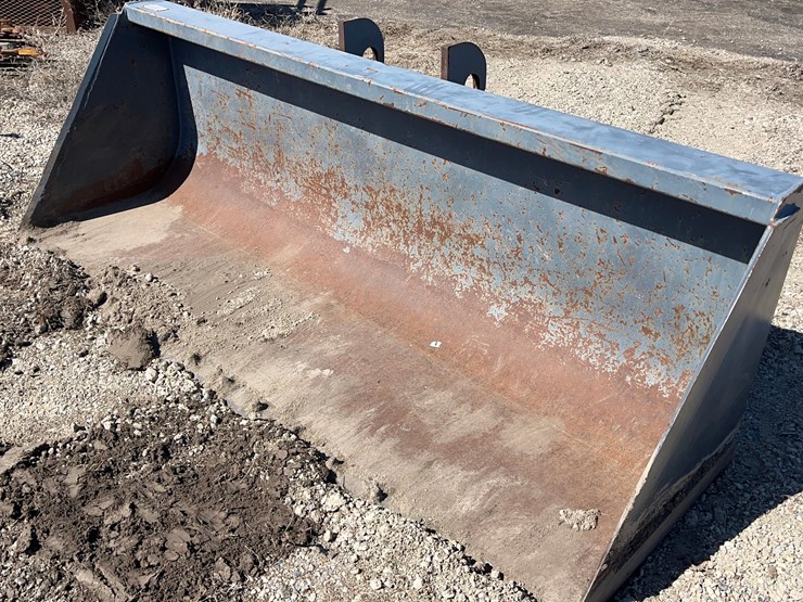 arrow-1.5-cubic-yard-telehandler-bucket-mah-image-3