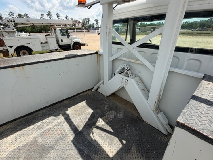 2014-freightliner-m2-106-image-34