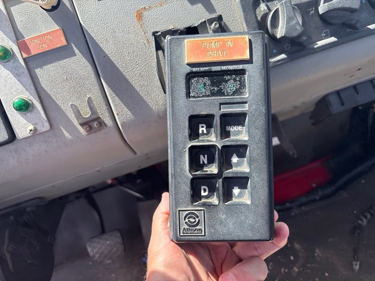 1997-freightliner-fl80-image-11