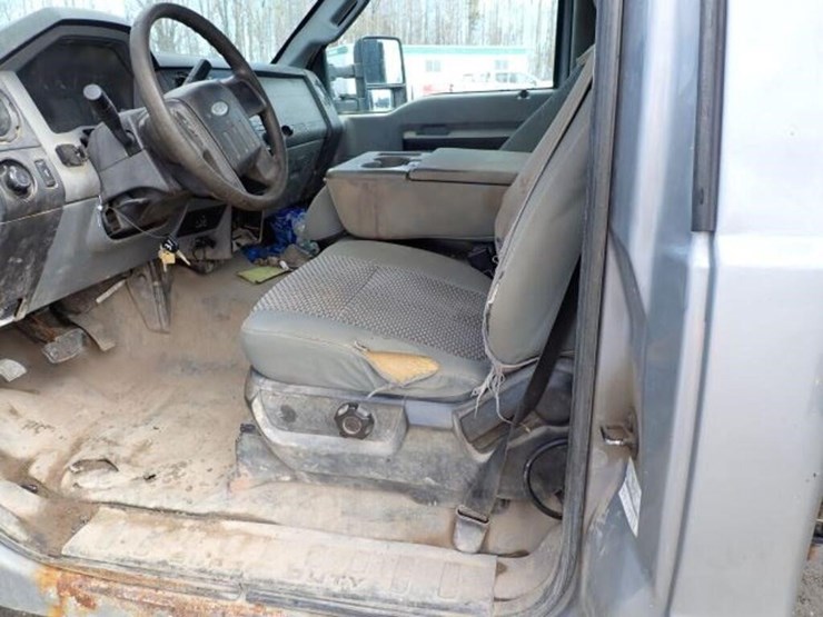 2012-ford-f550-xl-image-12