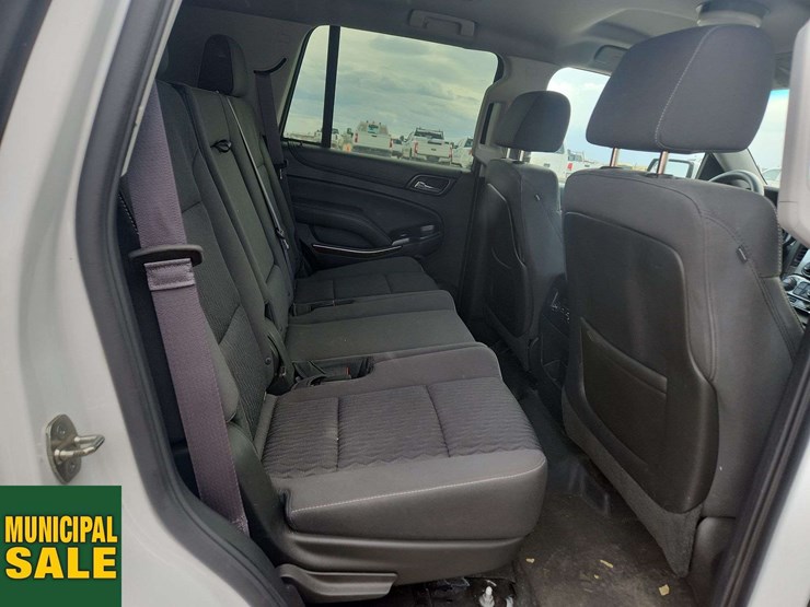 2015-chevrolet-tahoe-image-18